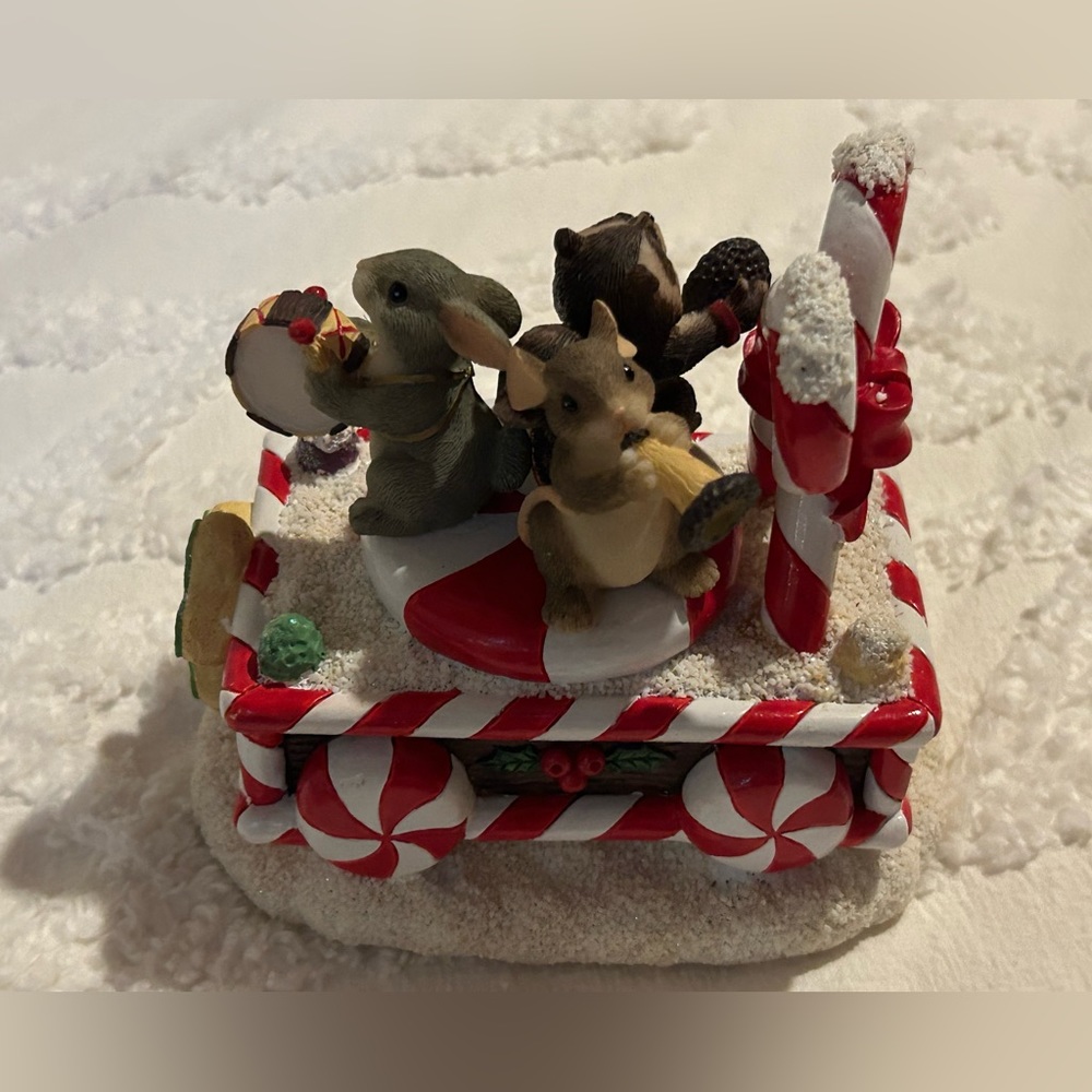 Charming Tails by Fitz and Floyd. “Sugar Time Band Float” figurine